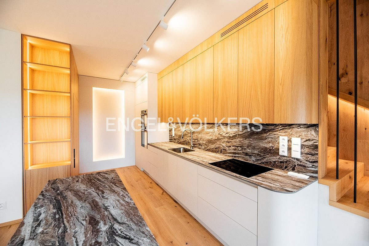 Pronájem domu 141 m² s pozemkem 301 m² – fotografie 2