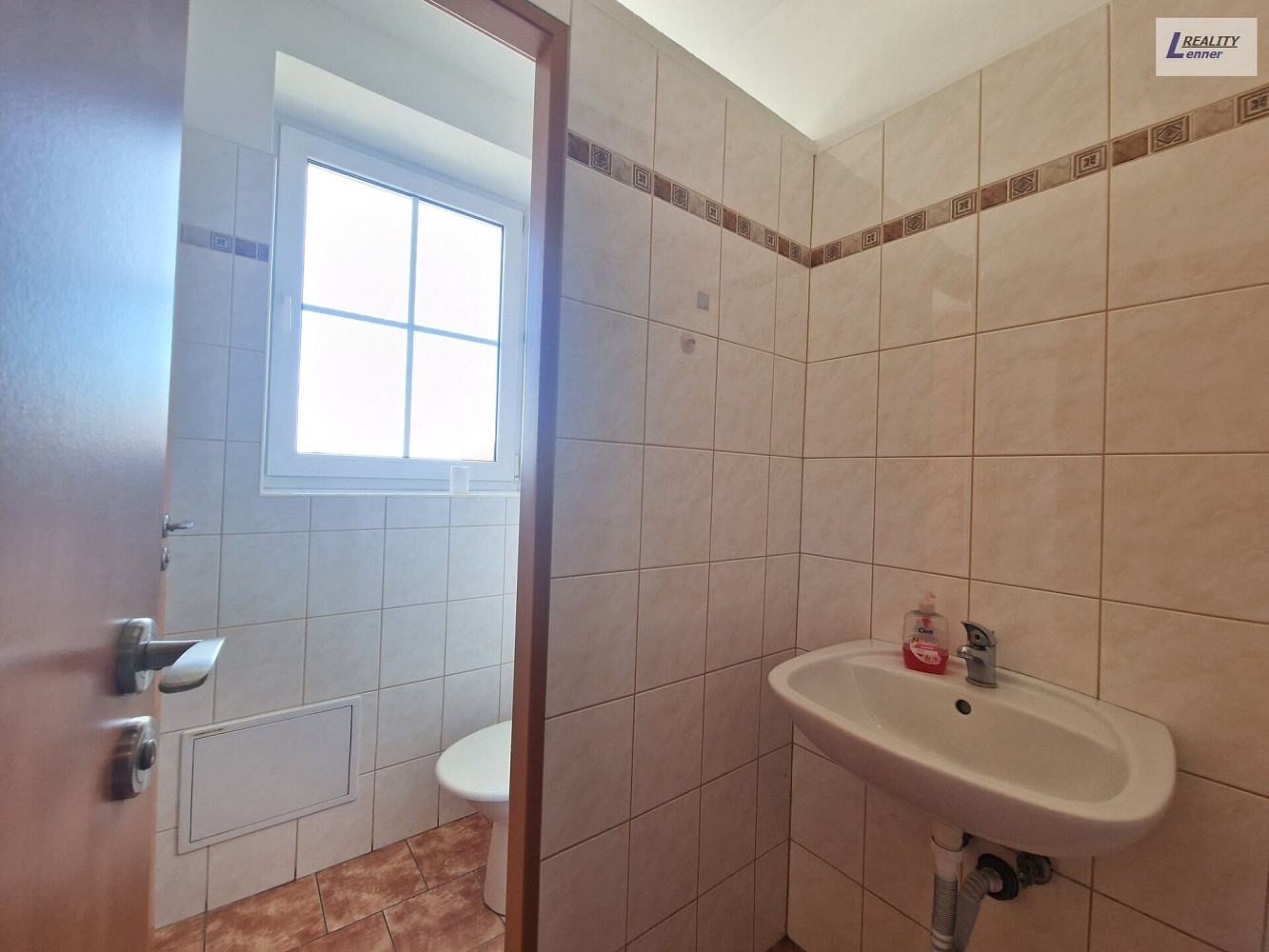 Pronájem kanceláře 50 m² – fotografie 5