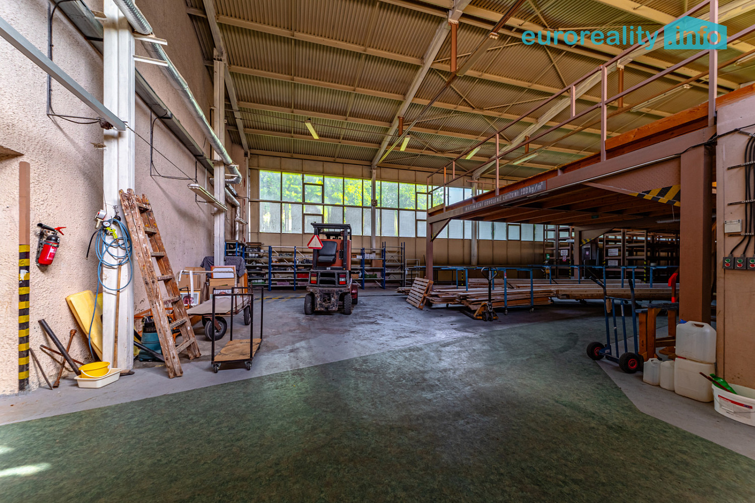 Pronájem skladovacích prostor 580 m²