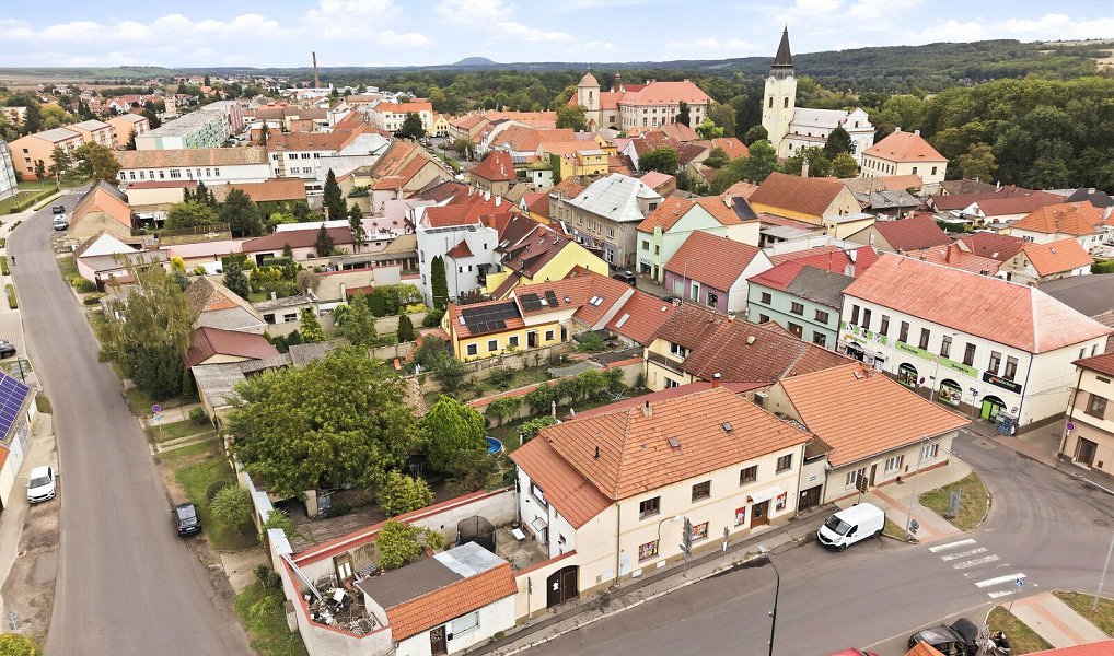 Prodej domu 300 m² s pozemkem 457 m², Libochovice – fotka 1 z 46