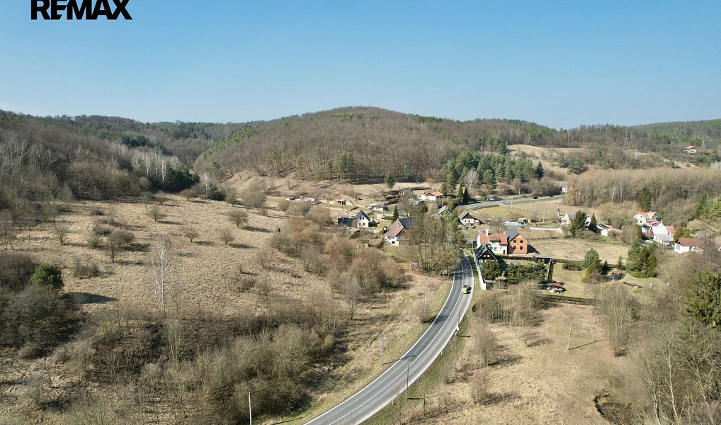 Prodej stavebního pozemku 1 568 m², Medonosy – náhled fotky 3