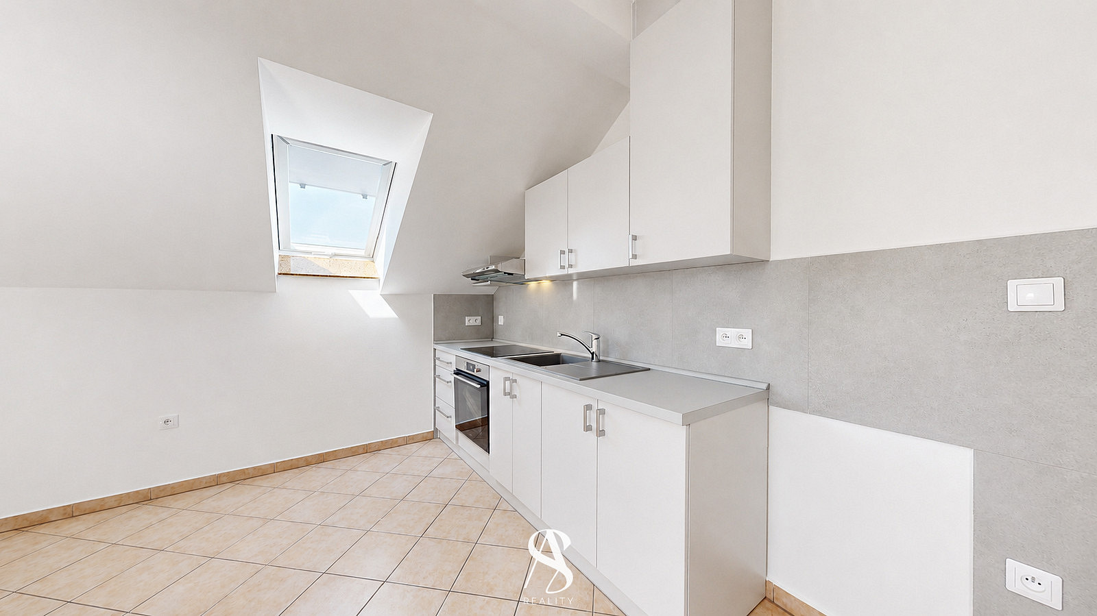 Pronájem bytu 1+kk 28 m² – fotografie 4
