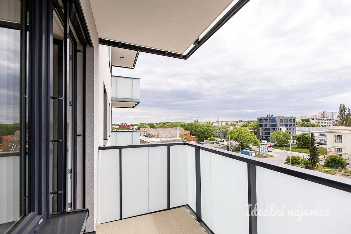 Pronájem bytu 2+kk 42 m² – pohled 2
