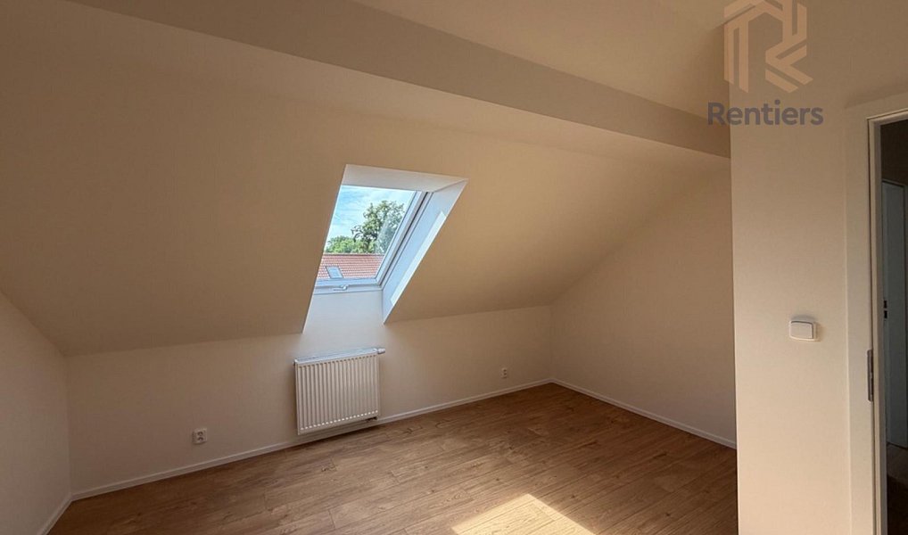 Prodej domu 137 m² s pozemkem 332 m², Rostoklaty – náhled fotky 15
