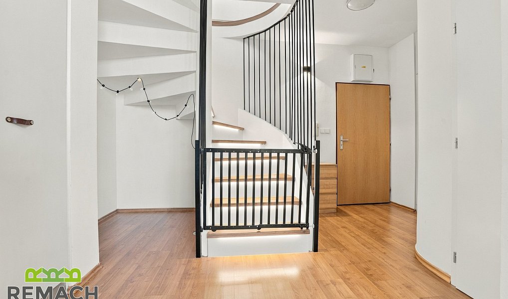 Prodej bytu 4+kk 112 m², Staré Město – náhled fotky 9