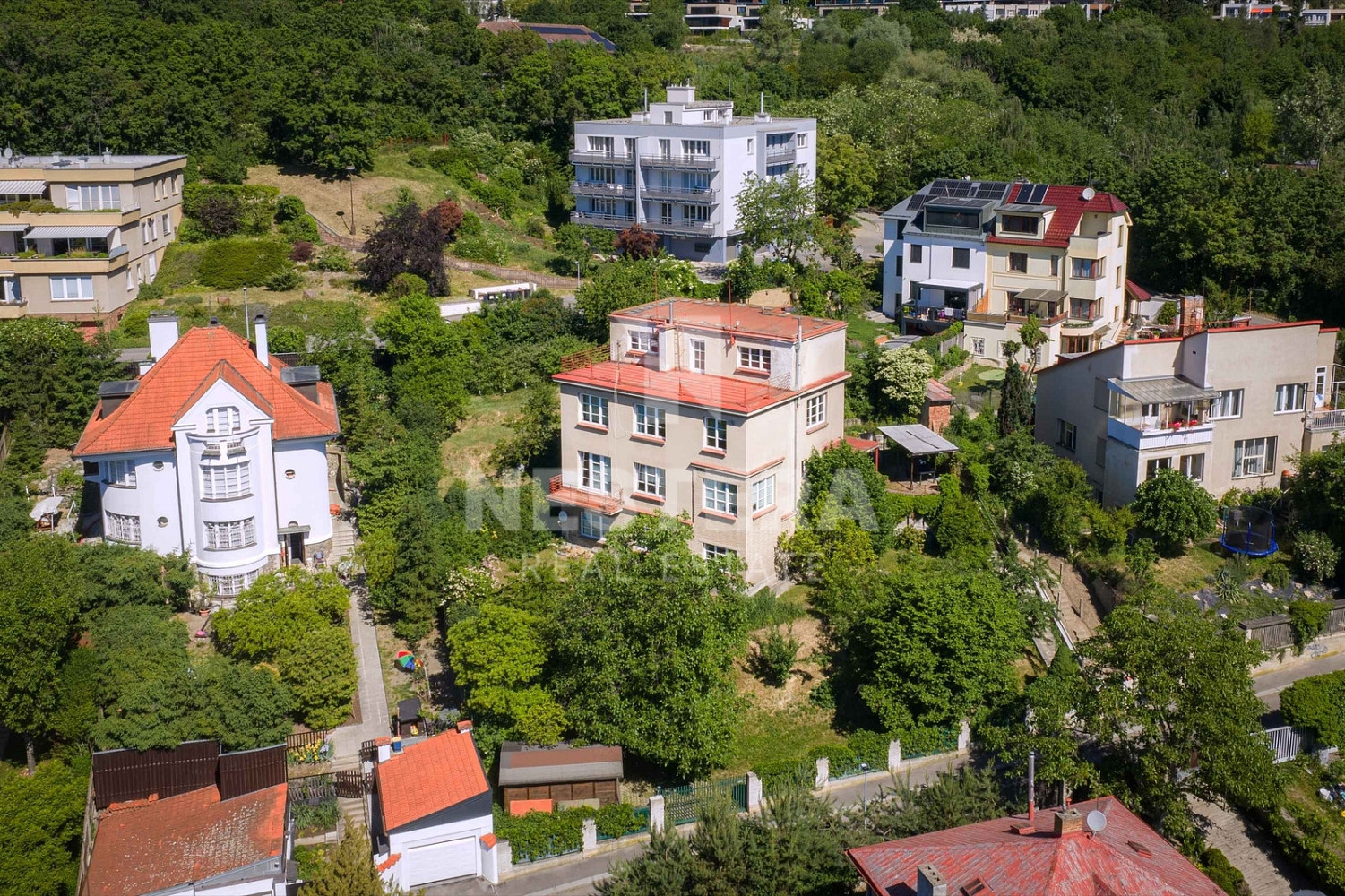 Prodej nájemního domu, činžáku 397 m² — photo 2