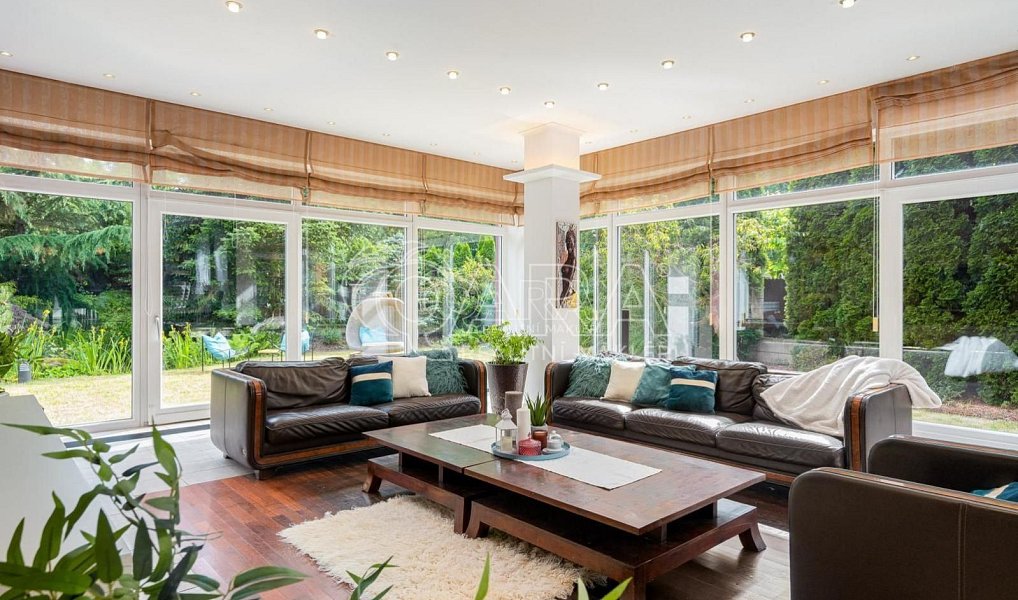 Prodej domu 470 m² s pozemkem 1 038 m², Praha – náhled fotky 2
