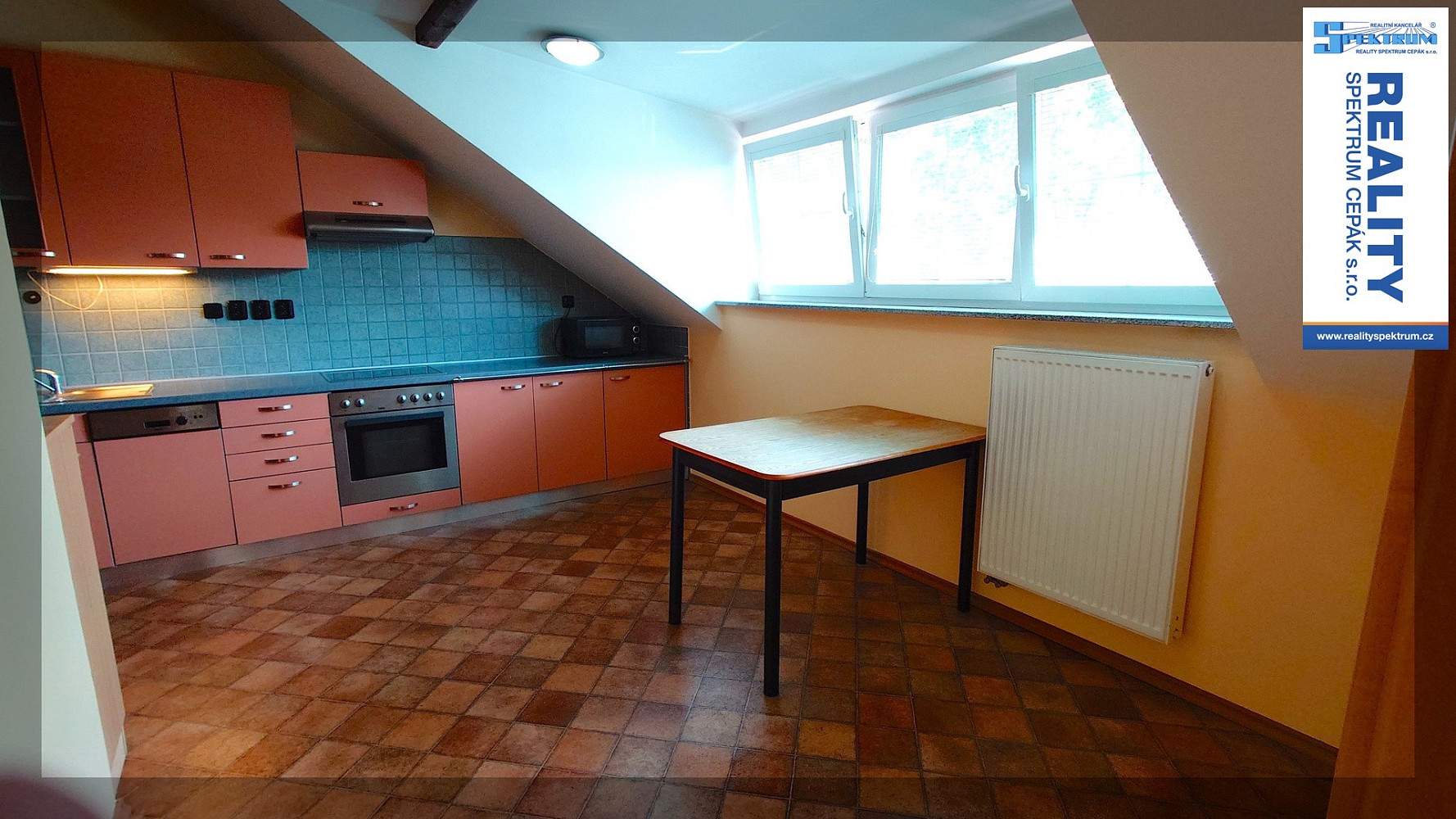 Pronájem bytu 2+kk 42 m² – fotografie 2