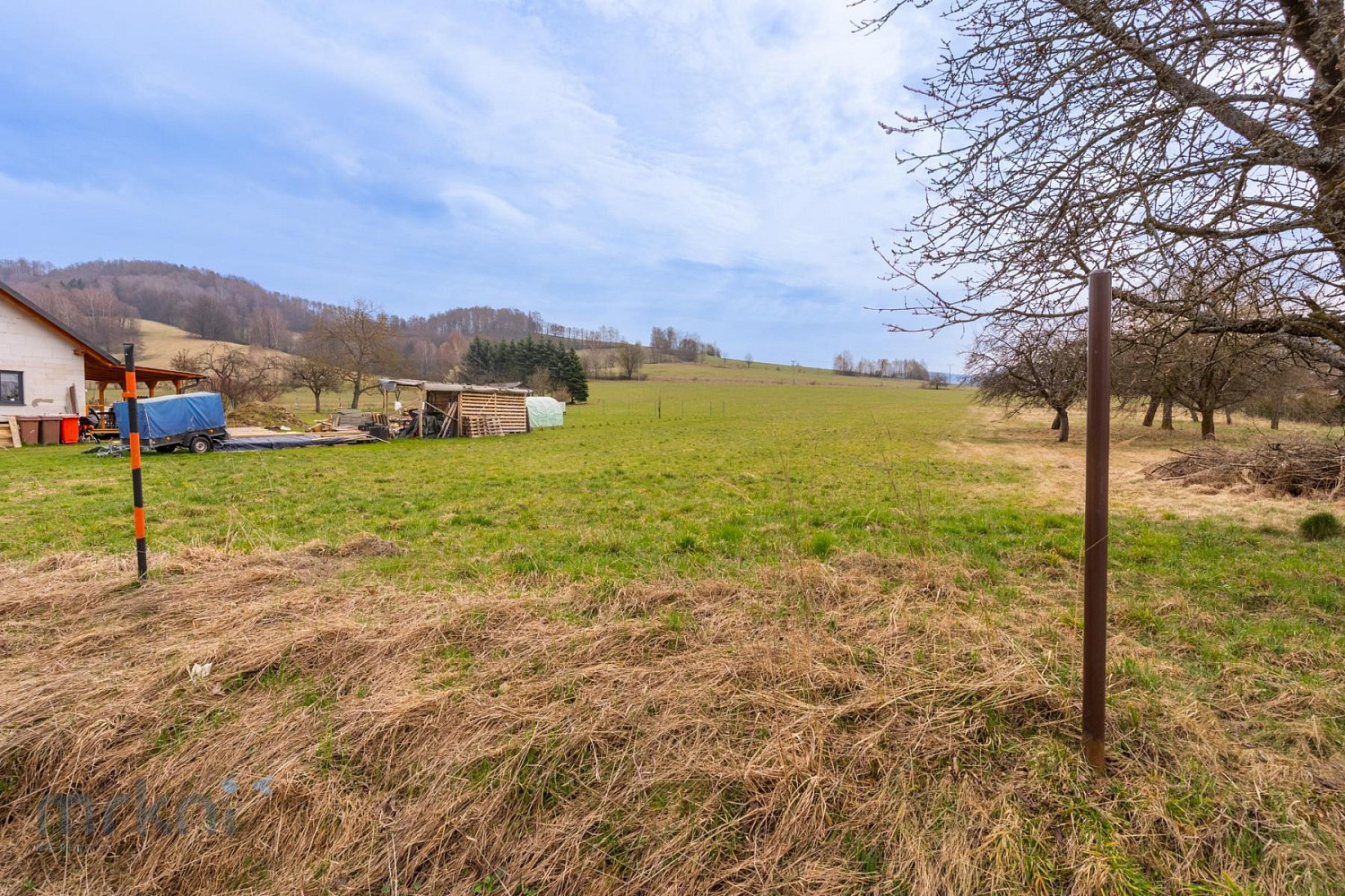 Prodej stavebního pozemku 2 127 m² – fotografie 3