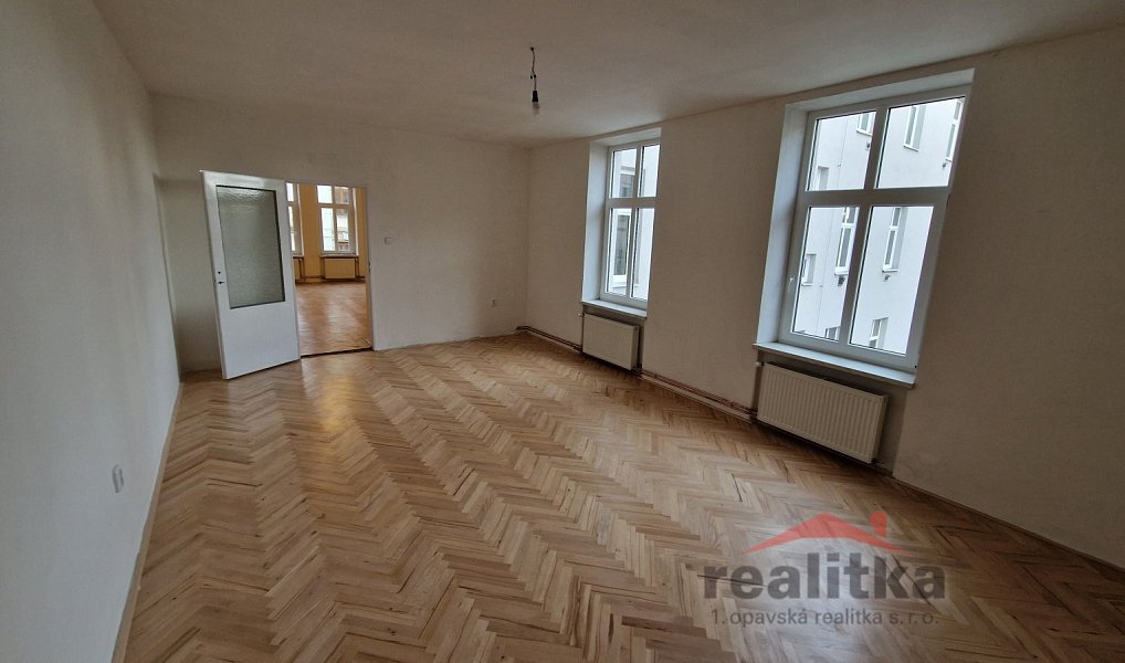 Pronájem bytu 3+1 106 m², Opava – náhled fotky 3