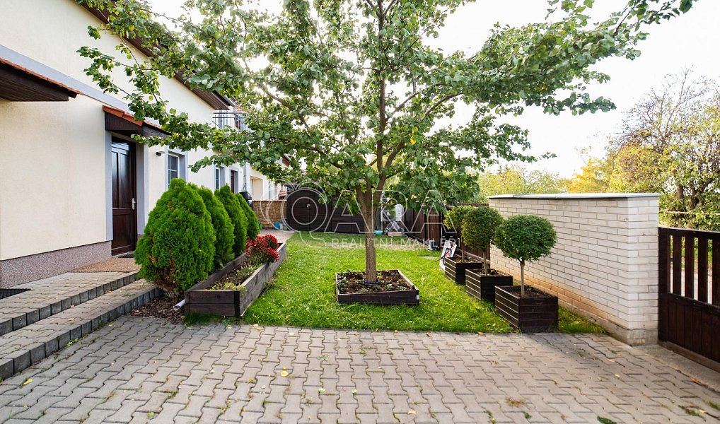 Prodej bytu 5+kk 117 m², Holubice – náhled fotky 28