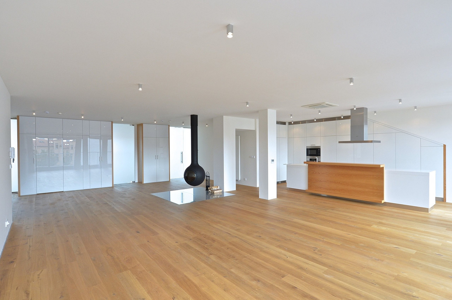 Pronájem bytu 4+kk 203 m² – fotografie 2