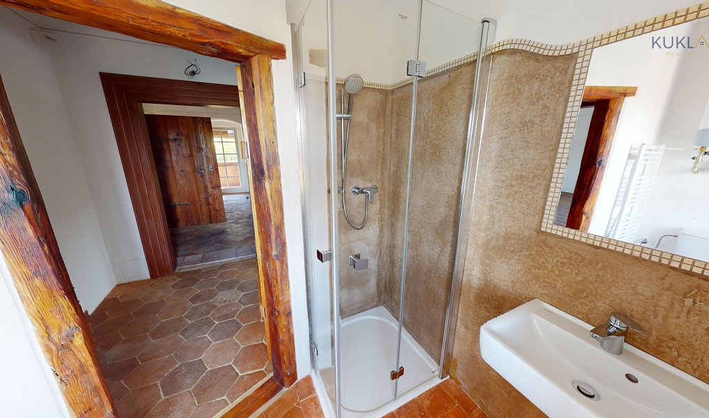 Prodej domu 380 m² s pozemkem 1 805 m², Vyklantice – náhled fotky 9