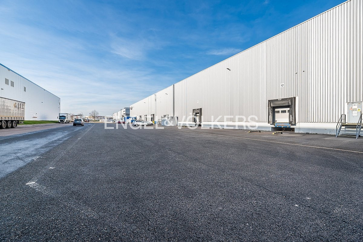 Pronájem skladovacích prostor 2 000 m² – fotografie 5