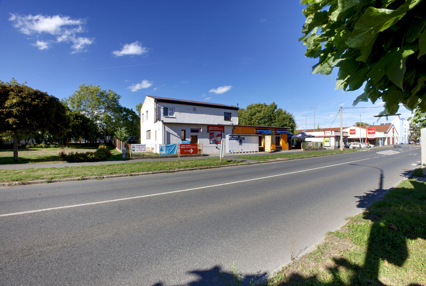 Pronájem obchodních prostor 93 m²