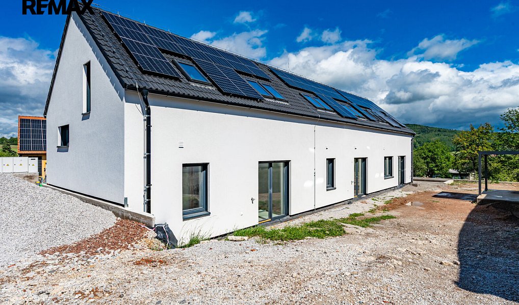 Prodej bytu 4+kk 91 m², Jince – náhled fotky 29