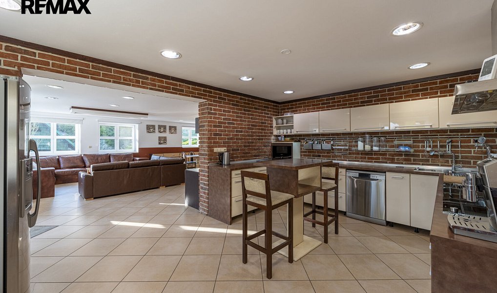 Prodej domu 525 m² s pozemkem 35 000 m², Liptál – náhled fotky 7