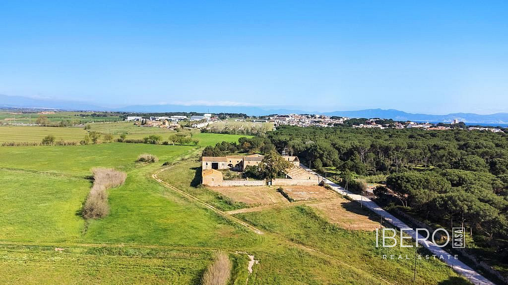Prodej domu 100 960 m² s pozemkem 100 000 m²