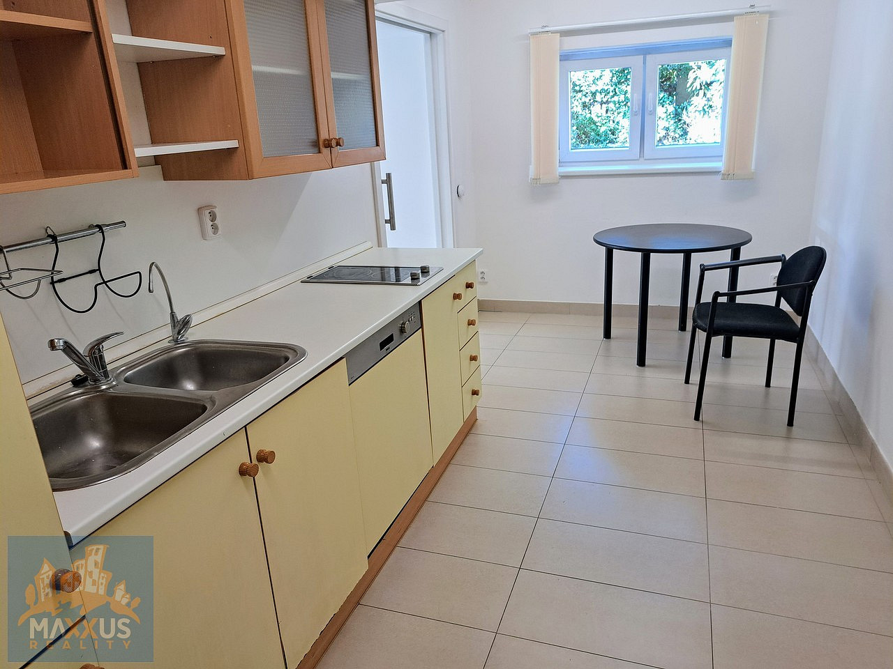 Pronájem bytu 2+1 88 m² – fotografie 2