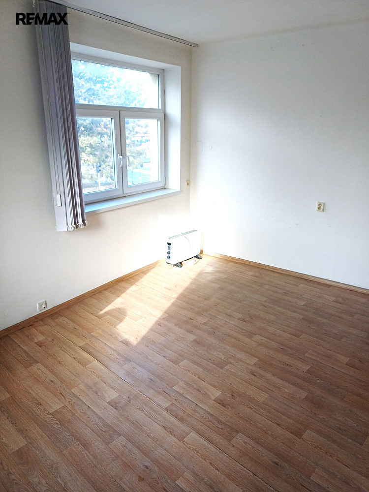 Pronájem kanceláře 100 m² – fotografie 3