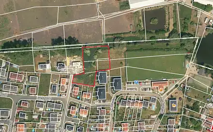 Prodej stavebního pozemku 2 881 m², Nová Ves, okres Praha-východ