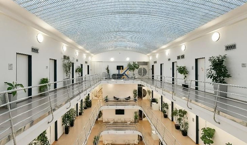 Pronájem kanceláře 218 m², Praha – náhled fotky 2
