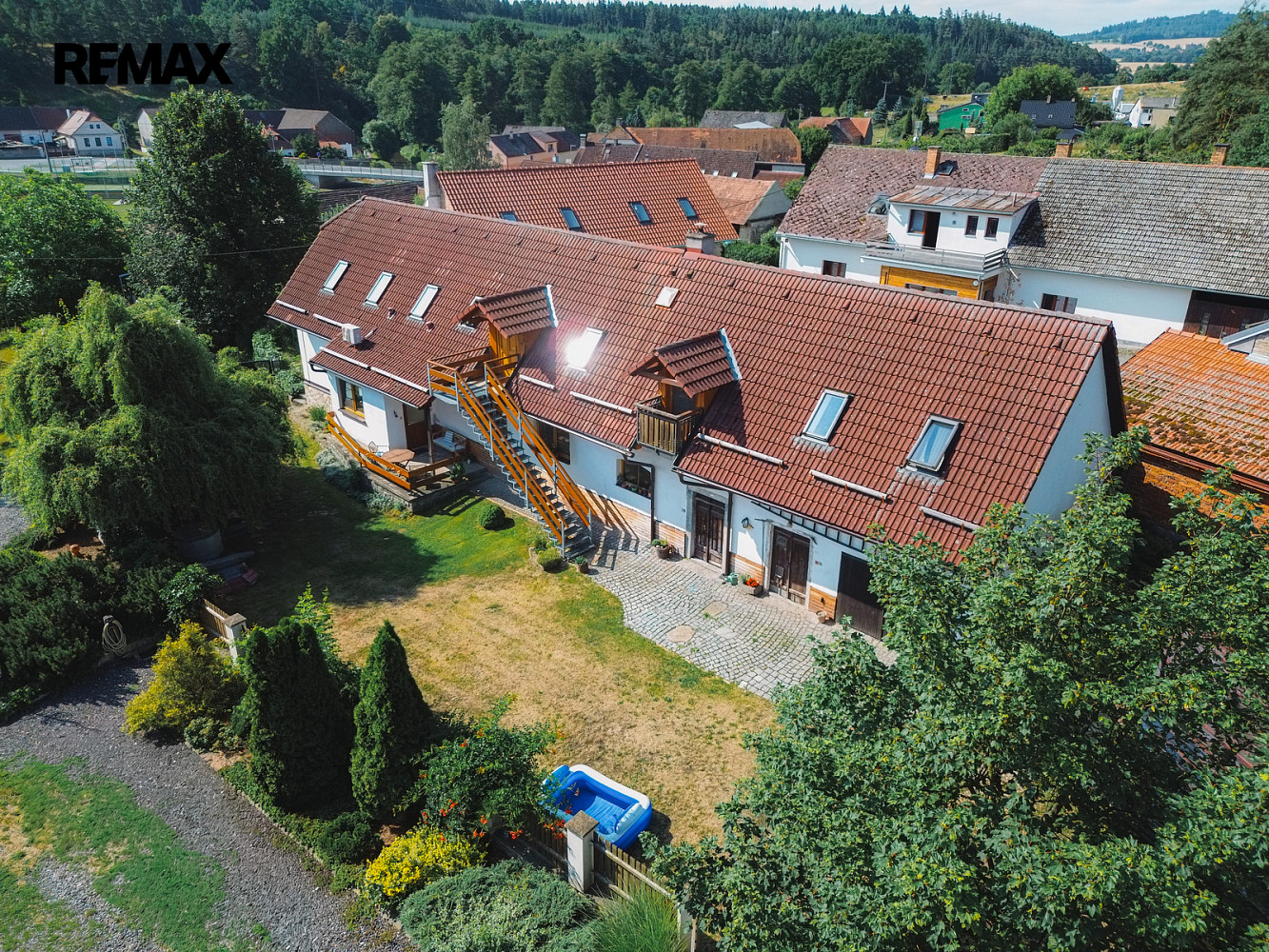 Prodej domu 240 m² s pozemkem 1 034 m² – fotografie 2