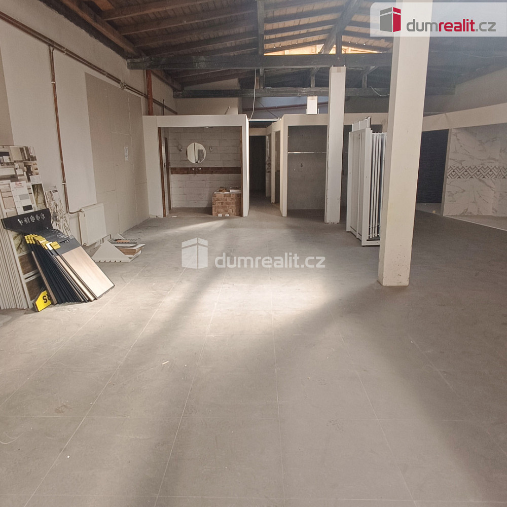Prodej výrobních prostor 1 300 m² — photo 2
