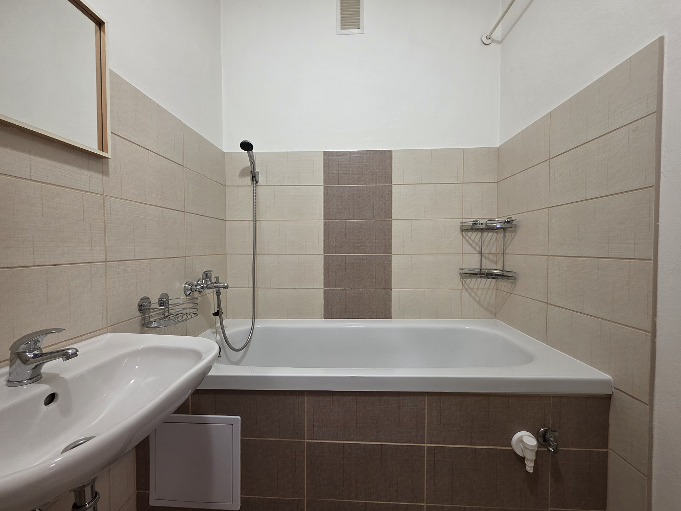 Pronájem bytu 2+1 56 m² – fotografie 4