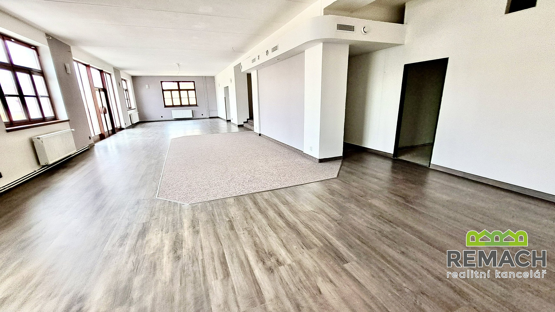 Pronájem obchodních prostor 170 m² – fotografie 2