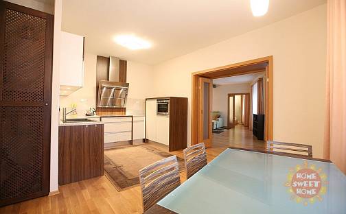Pronájem bytu 2+1 85 m², U lužického semináře, Praha 1 - Malá Strana