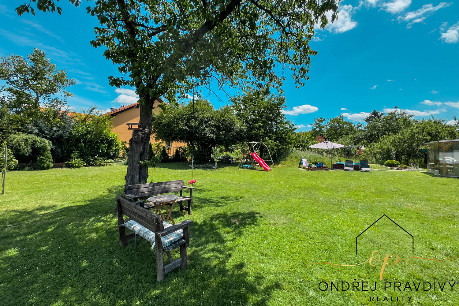 Prodej stavebního pozemku 770 m² – fotografie 3