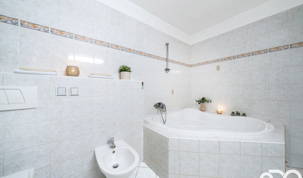 Prodej domu 210 m² s pozemkem 290 m², Smiřice – náhled fotky 8