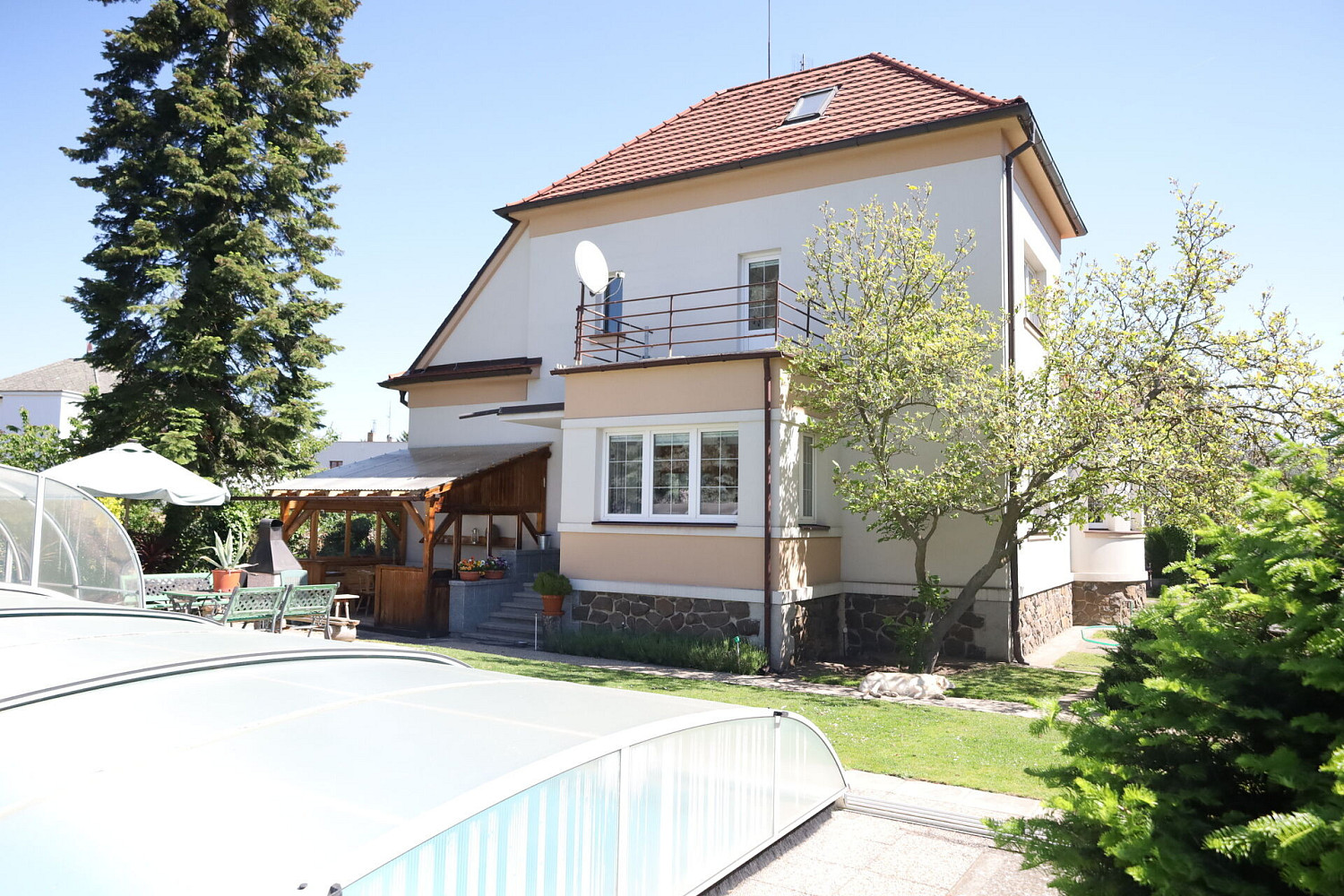 Prodej domu 280 m² s pozemkem 836 m² – fotografie 3