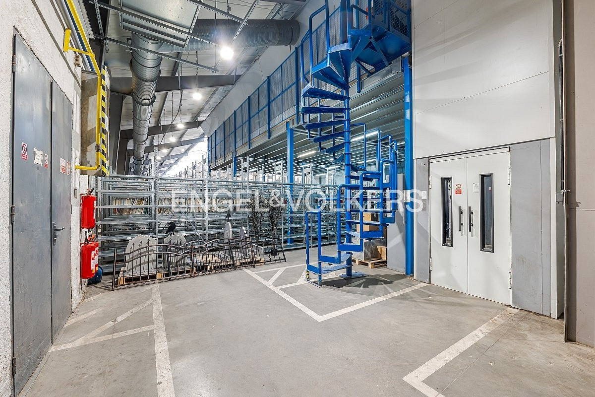 Pronájem skladovacích prostor 1 545 m² – fotografie 2