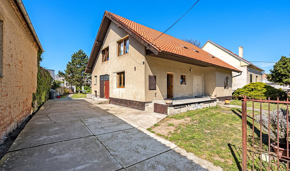 Prodej domu 182 m² s pozemkem 1 355 m², Všetaty – náhled fotky 2