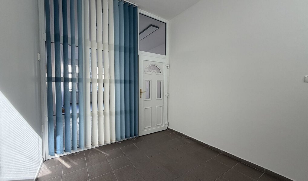 Pronájem obchodních prostor 42 m², Hodonín – náhled fotky 2