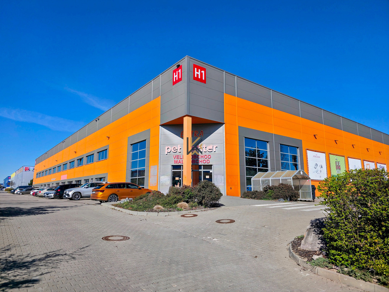 Pronájem kanceláře 358 m²