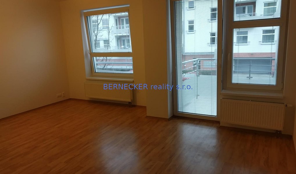 Pronájem bytu 1+kk 30 m², Hradec Králové – náhled fotky 3
