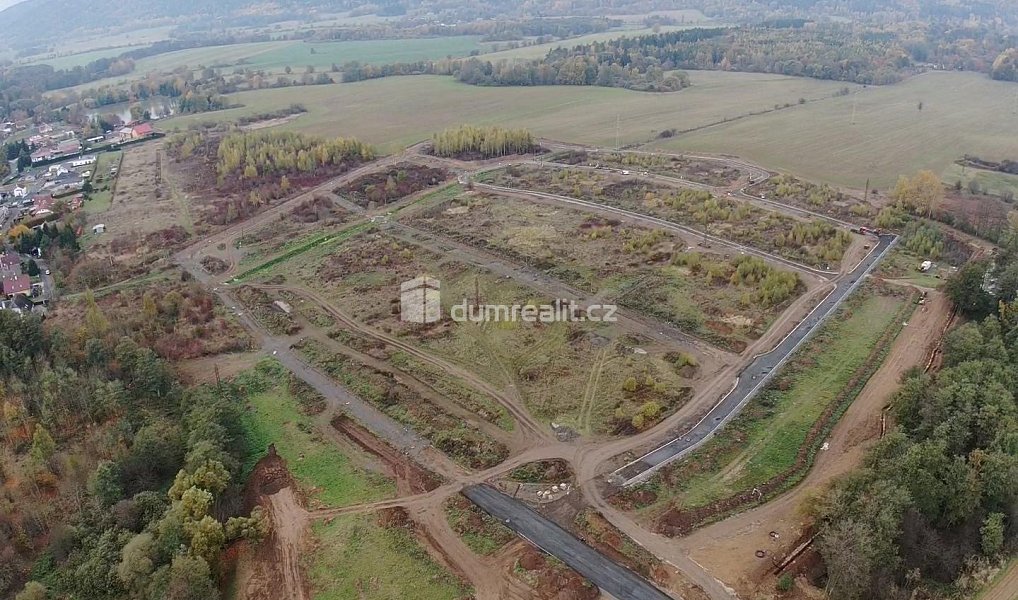 Prodej stavebního pozemku 1 659 m², Ostrov – náhled fotky 2
