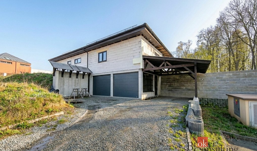 Prodej domu 196 m² s pozemkem 876 m², Loket – náhled fotky 21