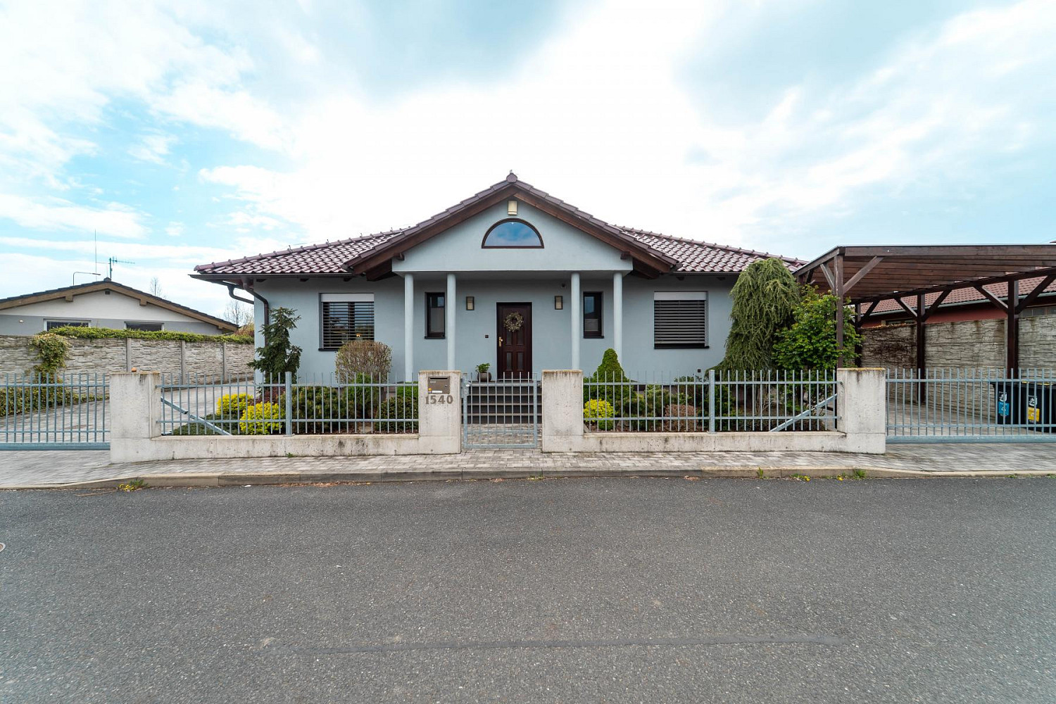 Prodej domu 125 m² s pozemkem 693 m², Šestajovice