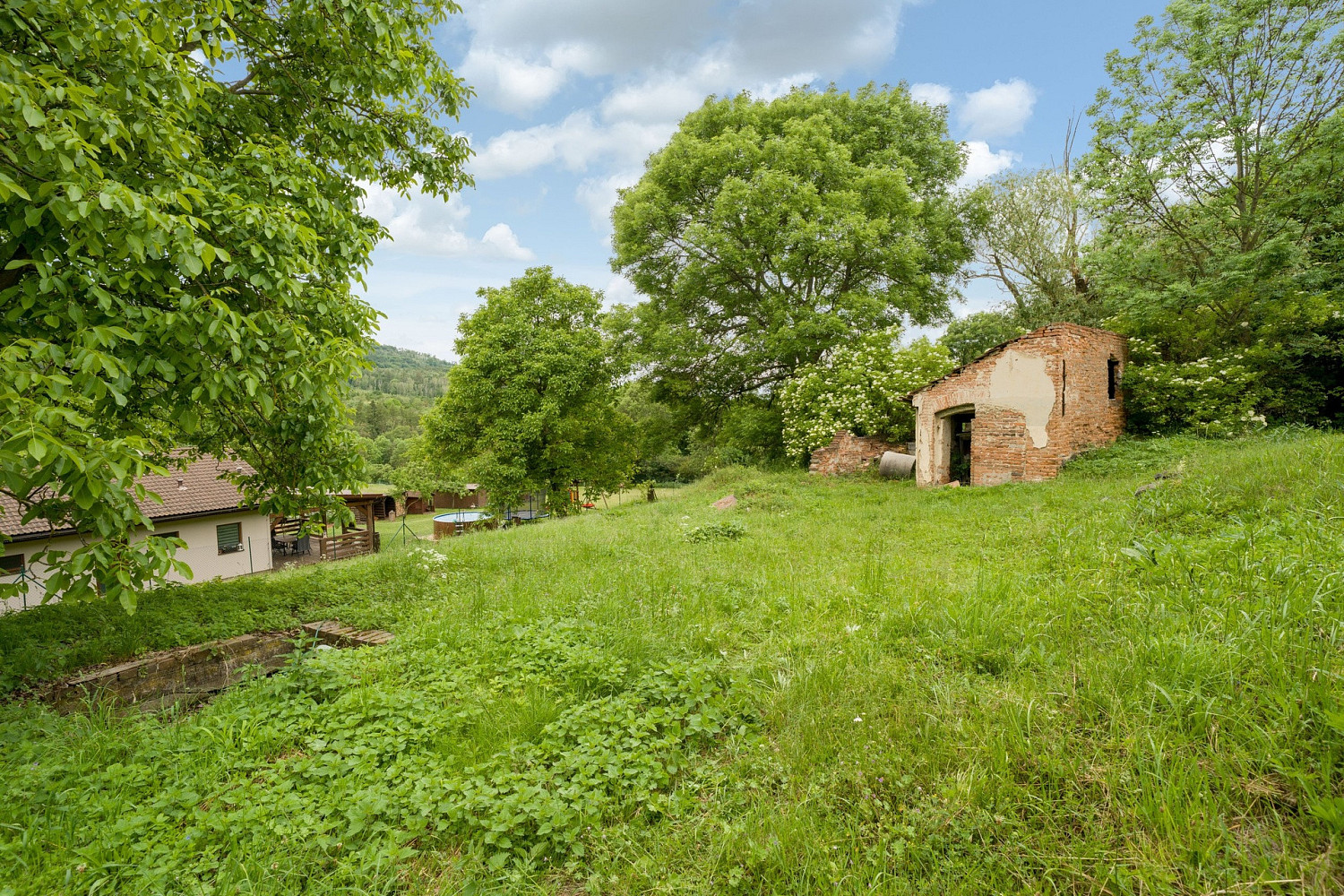 Prodej stavebního pozemku 1 516 m² – další