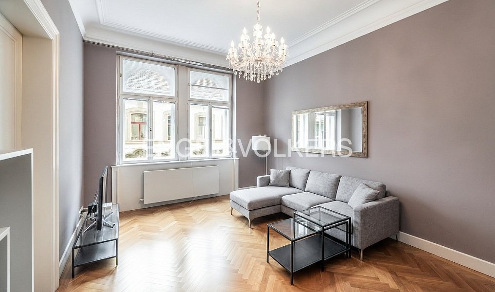Pronájem bytu 2+1 72 m², Praha – fotka 1 z 11