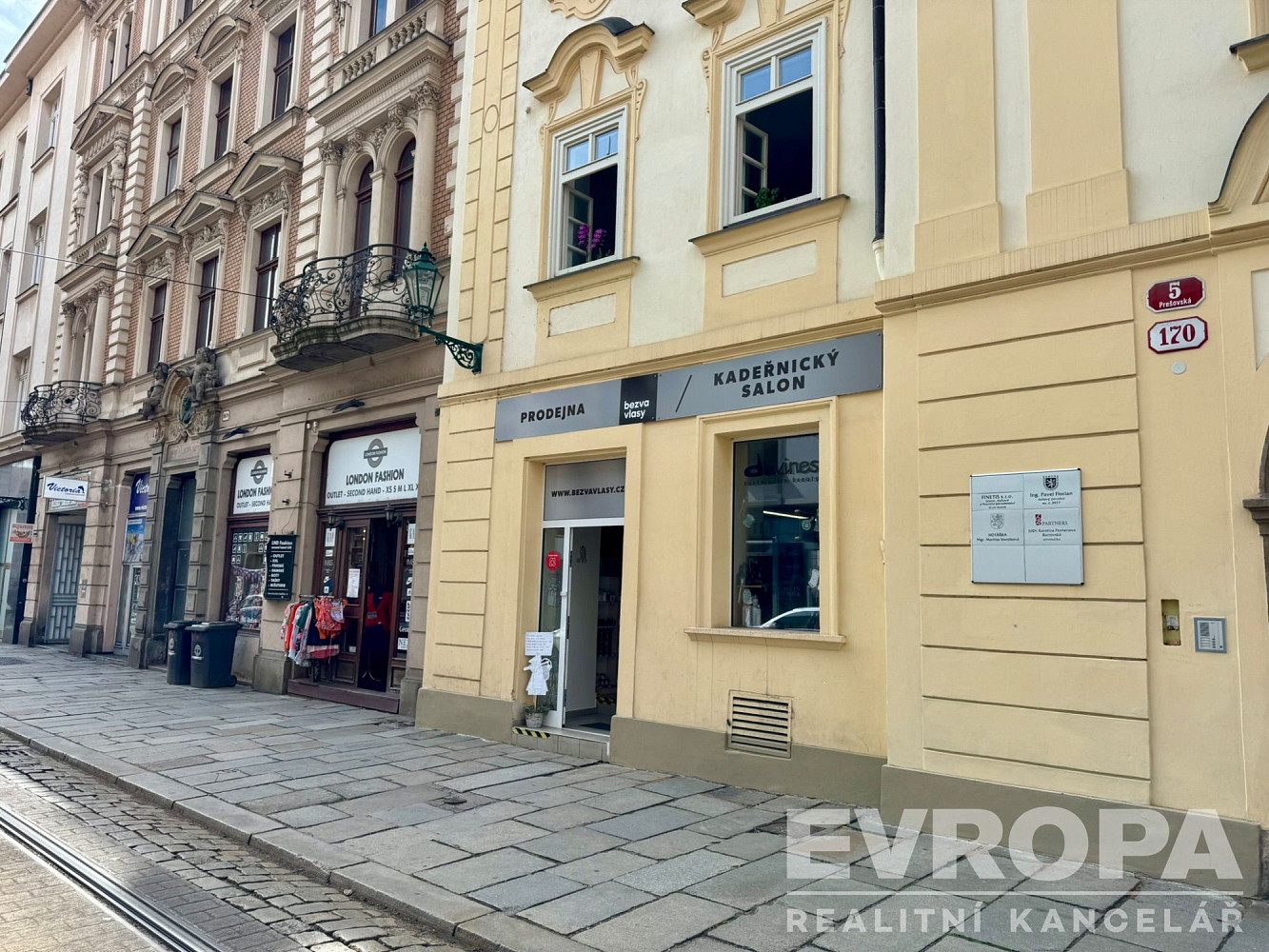 Pronájem obchodních prostor 155 m²