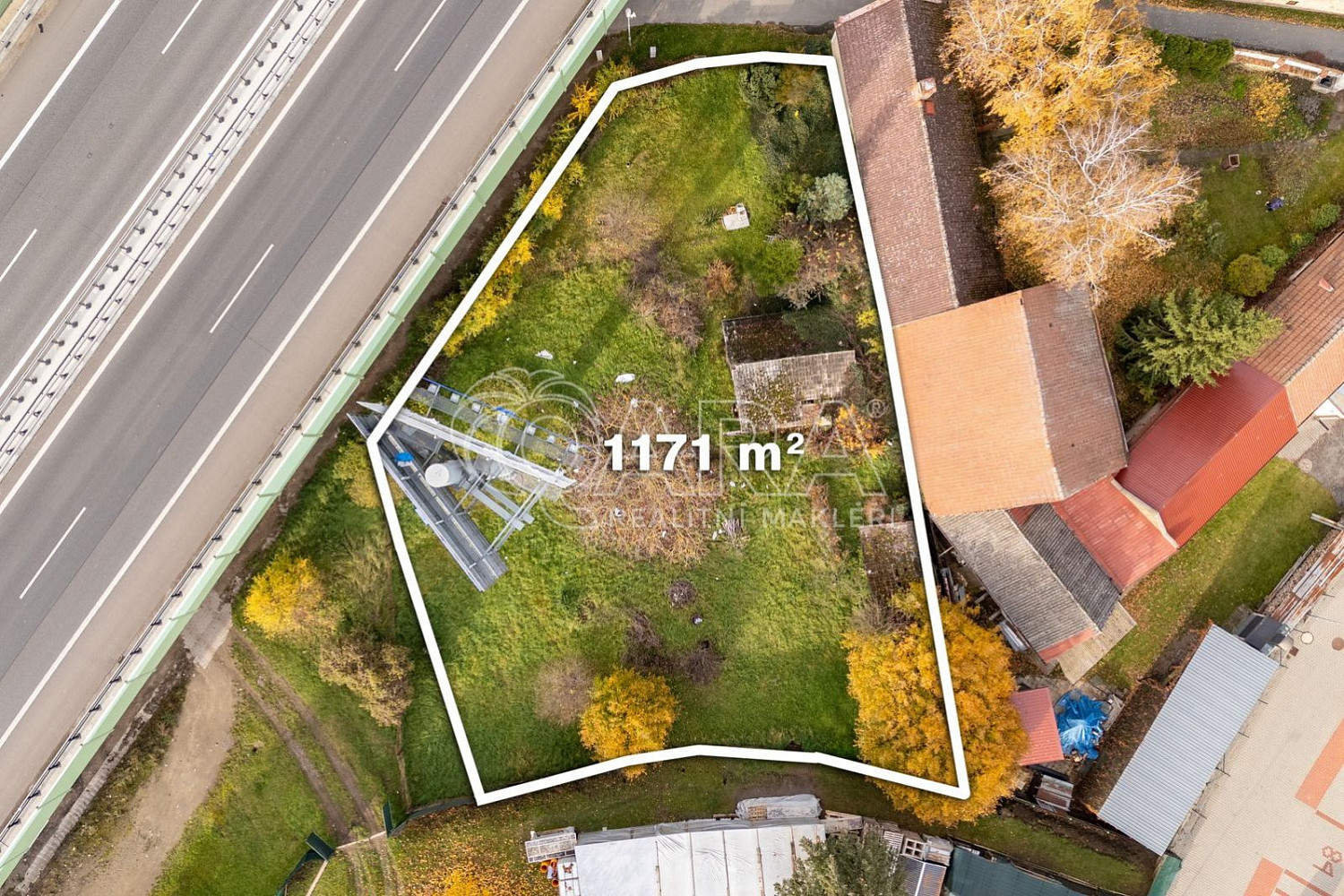 Prodej komerčního pozemku 1 172 m²