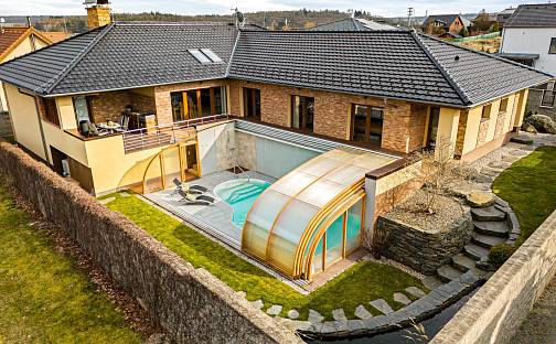 Prodej domu 342 m² s pozemkem 1 001 m²