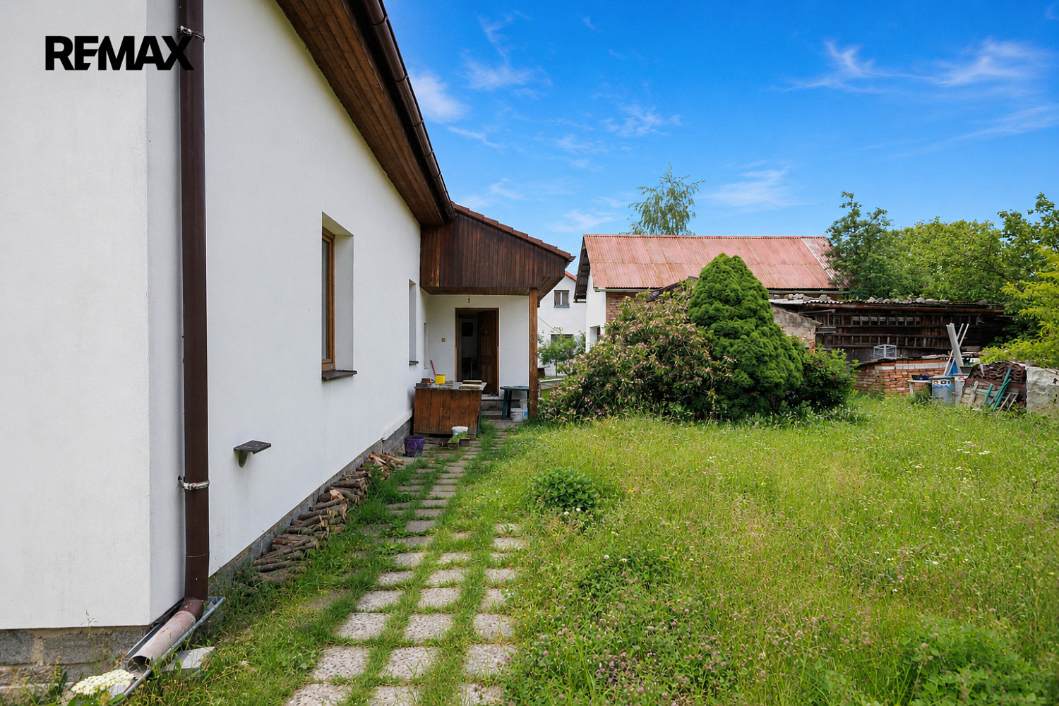Prodej domu 323 m² s pozemkem 1 117 m² – pohled 2