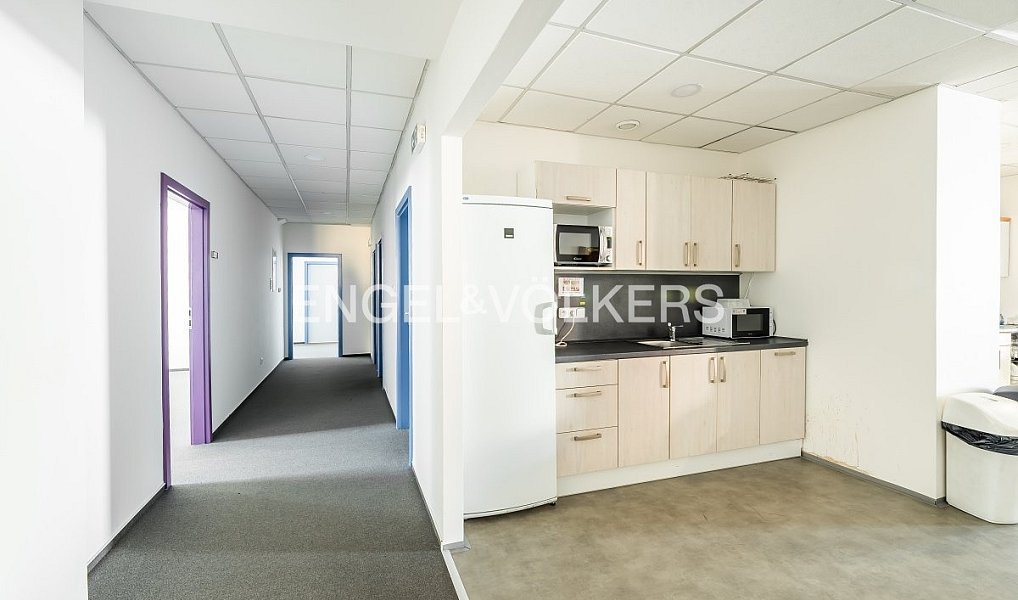 Pronájem kanceláře 197 m², Praha – náhled fotky 8