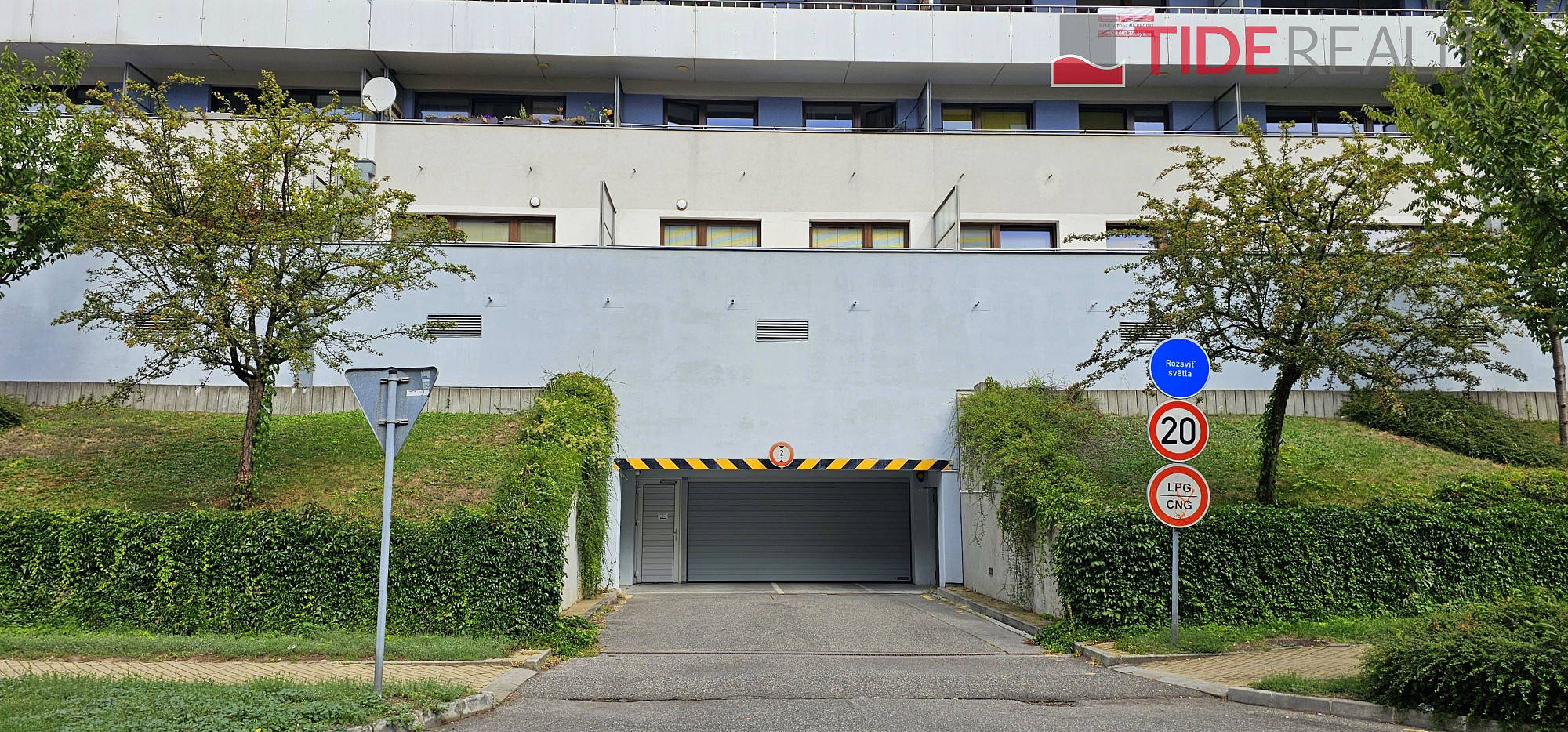 Prodej vnitřního garážového stání, 20,9m2, Irská, Praha 6 Vokovice – fotografie 2